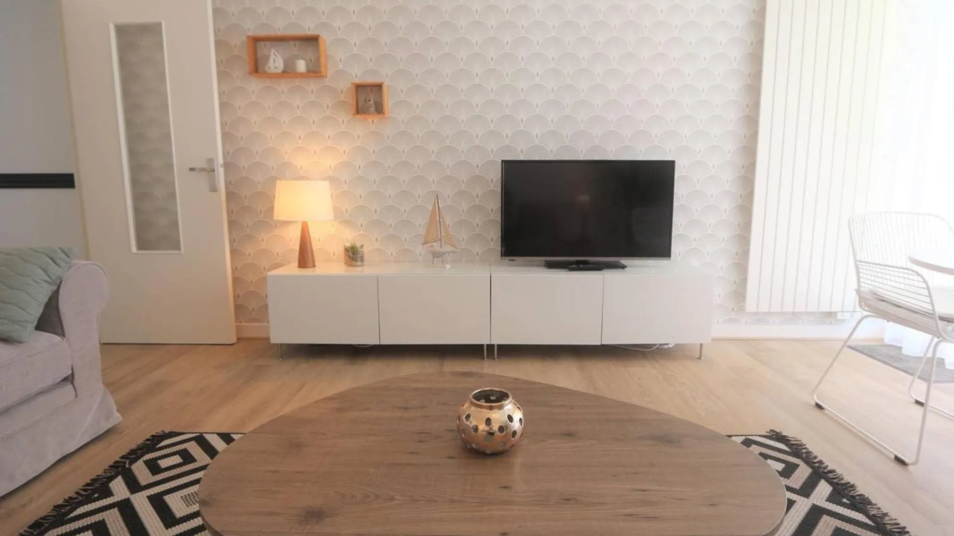 Apartment Benodet : Superbe T2 Renove A 100M De La Plage, Parking Inclus - Fr-1-481-90 France